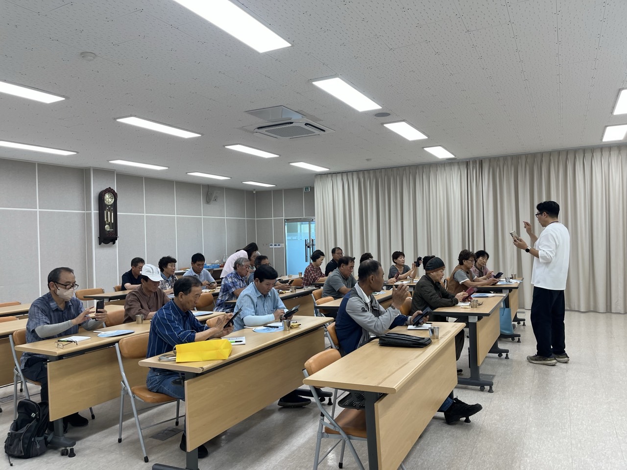 고령농업인도 인공지능(AI) 시대!…디지털 활용 교육생 모집