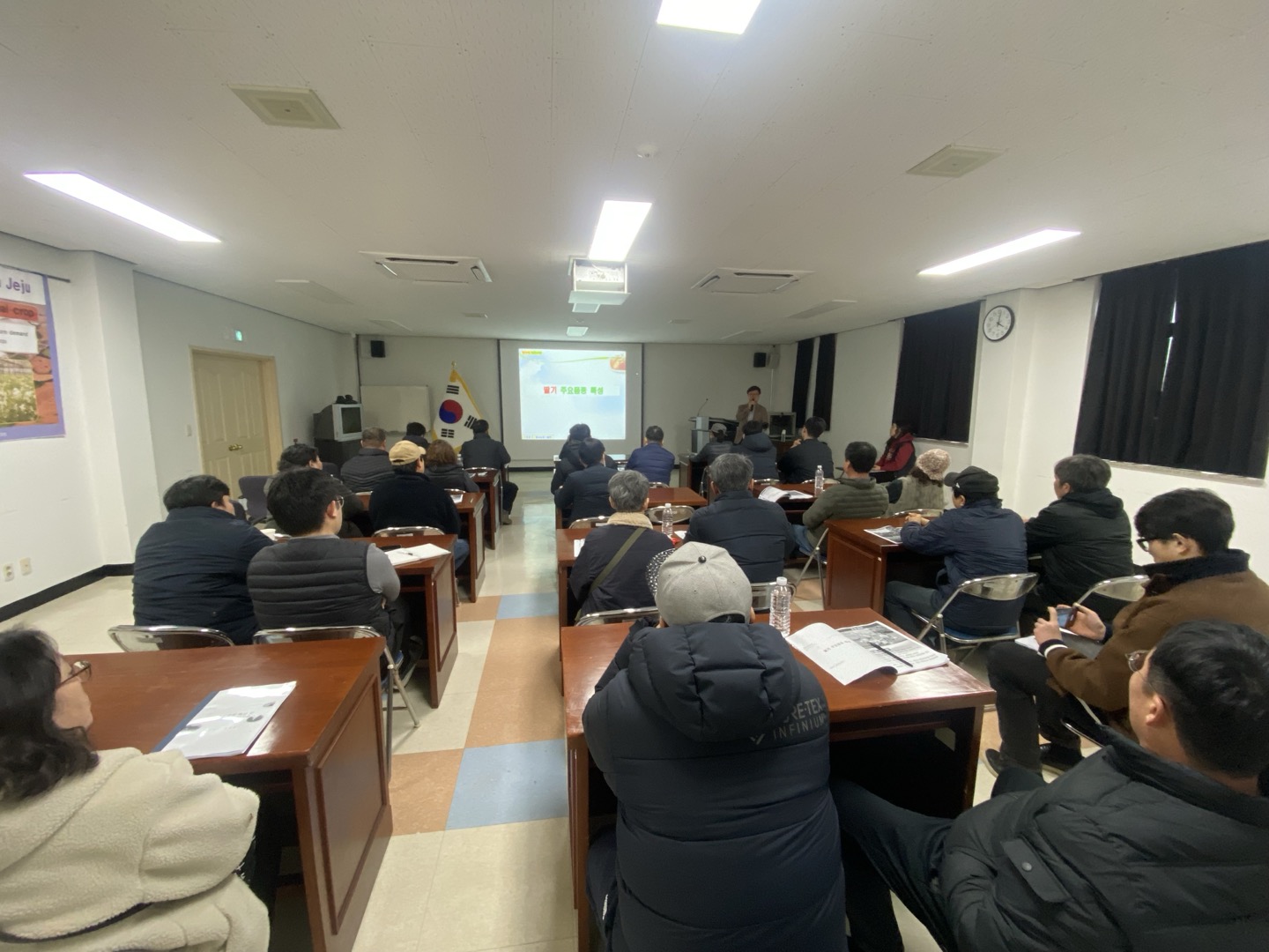 농업기술원, 고품질 딸기 생산 위한 재배 기술 교육
